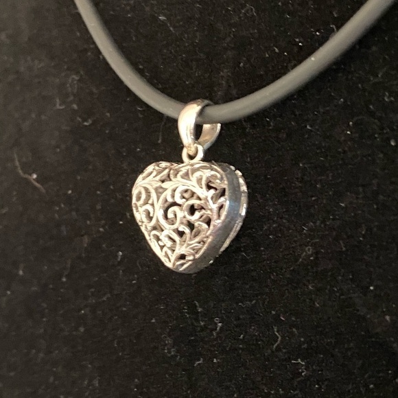 925 Sterling Silver Puffy Heart Pendant Valentine’s Day - Picture 3 of 3